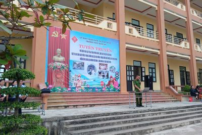 CÔNG AN XÃ GIAO HÒA TUYÊN TRUYỀN PHÁP LUẬT, AN TOÀN PCCC VÀ AN NINH HỌC ĐƯỜNG CHO HỌC SINH TRƯỜNG THCS GIAO AN