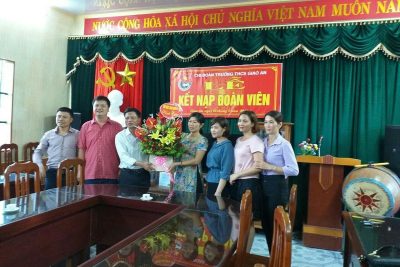 CỰU HỌC SINH KHÓA 1991-1995 VỀ THĂM VÀ TẶNG QUÀ NHÀ TRƯỜNG